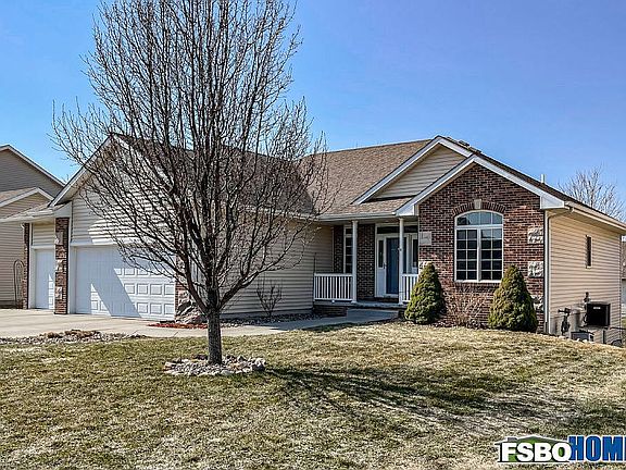 3rd image of 324 NW Waterview Ct