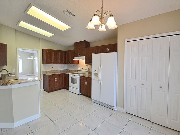 5th image of 367 Tavernier Cir
