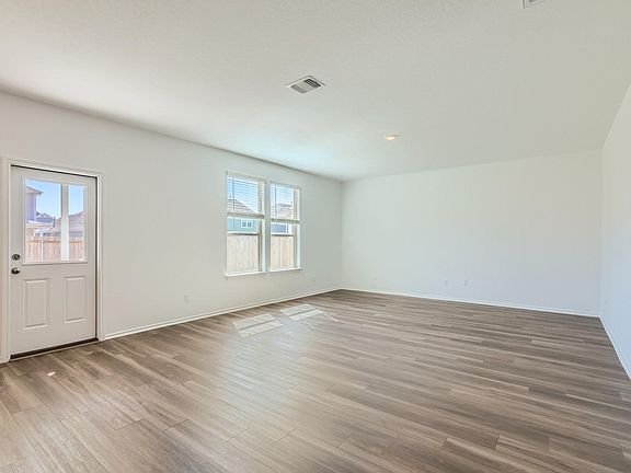 4th image of 1608 Holly Lake Dr