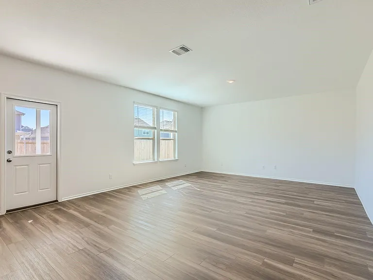 1608 Holly Lake Dr — Photo 4