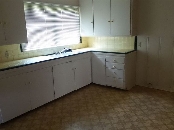 5th image of 3370 Oakwood Ln