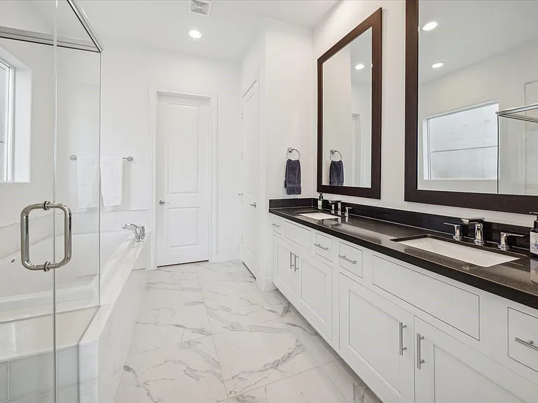 2714 Harvard St — Photo 23