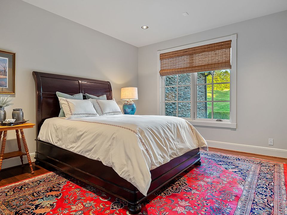 34th image of 415 Summer Breeze Dr
