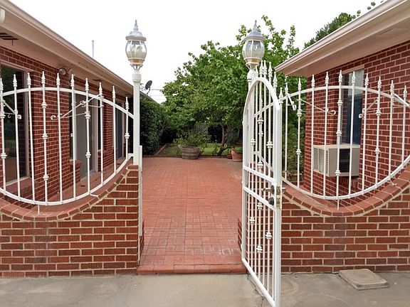 3rd image of 4241 Park Hill Dr