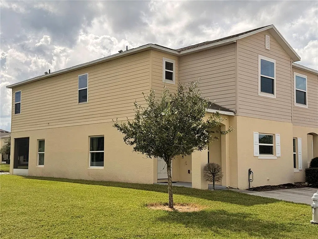 3 bed, 2.5 bath, 1844 sqft, $2,150 — Photo 2