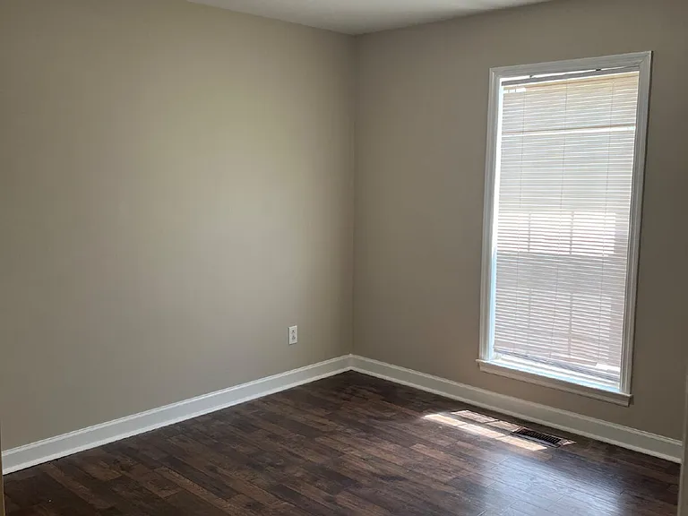 2811 Sutherland Dr — Photo 13