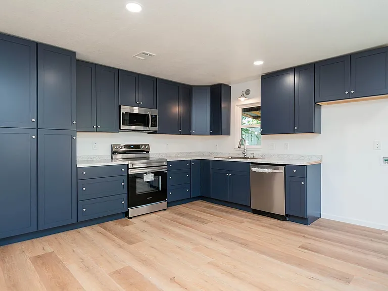 607 N Pacific St — Photo 7