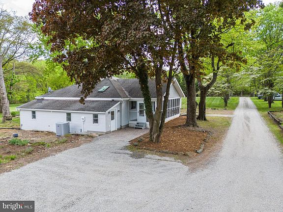 2nd image of 15630 Edgegrove Rd