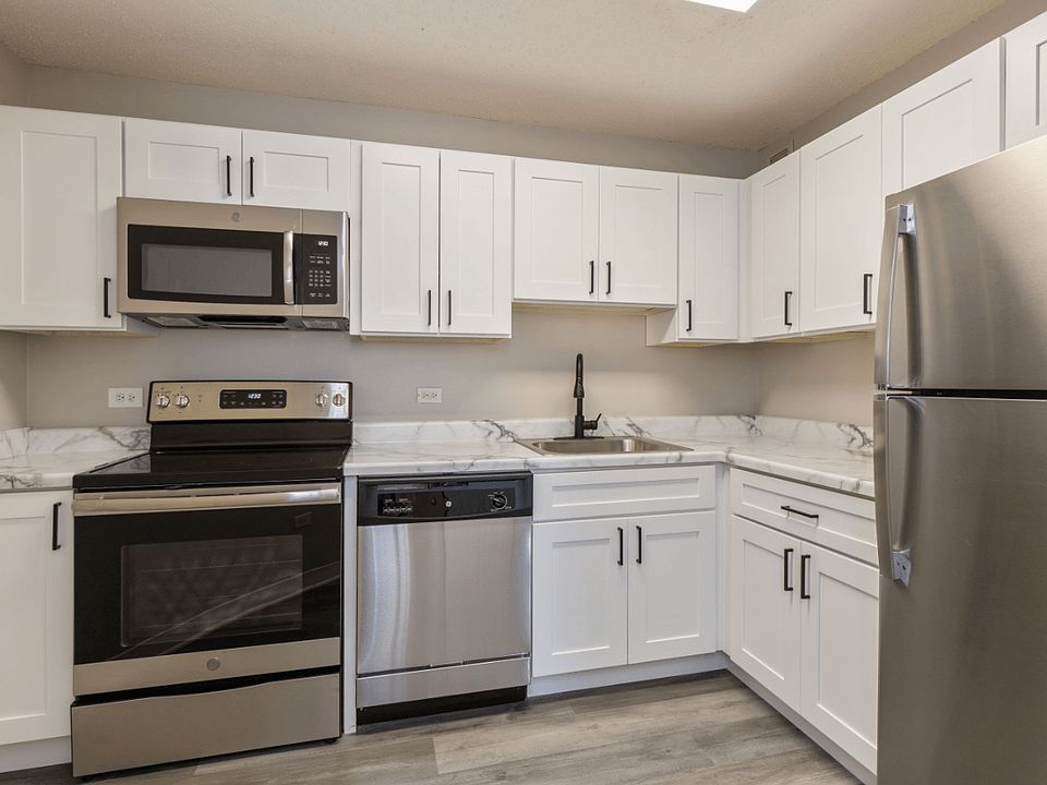 Luna Park 1800 Wedgewood Dr Gurnee IL Zillow