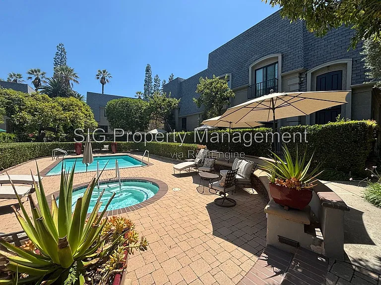 352 S Orange Grove Blvd #15 — Photo 3