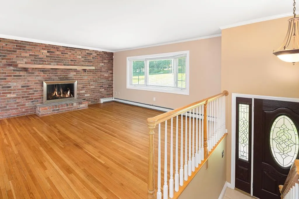 3 bed, 1663 sqft, $3,700 — Photo 2