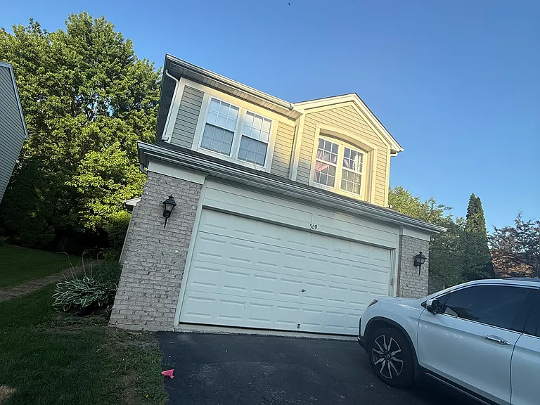 569 Arbor Ln — Photo 3
