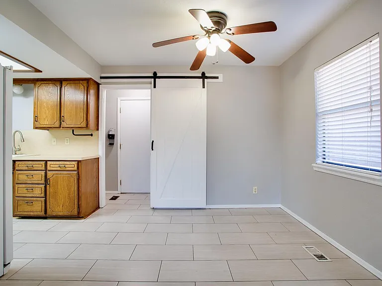 2613 Liberty Ln — Photo 5