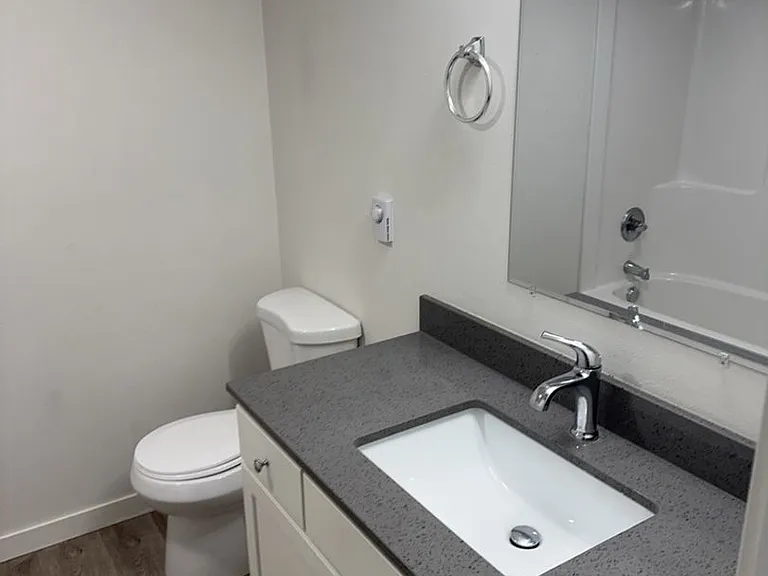 446 NE Izett St — Photo 8