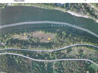 590 Parkers Glen Rd, Shohola, PA 18458