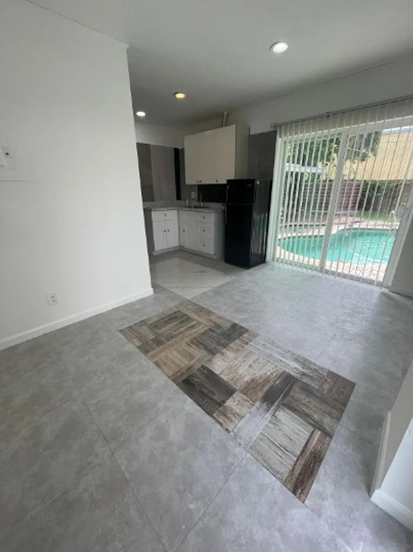 22 Southeast 10th Terrace — Photo 3