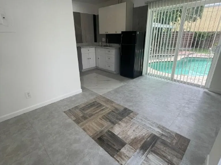 22 Southeast 10th Terrace — Photo 9