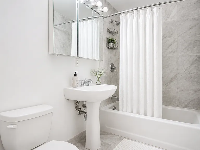 240 E 35th St #1F — Photo 4