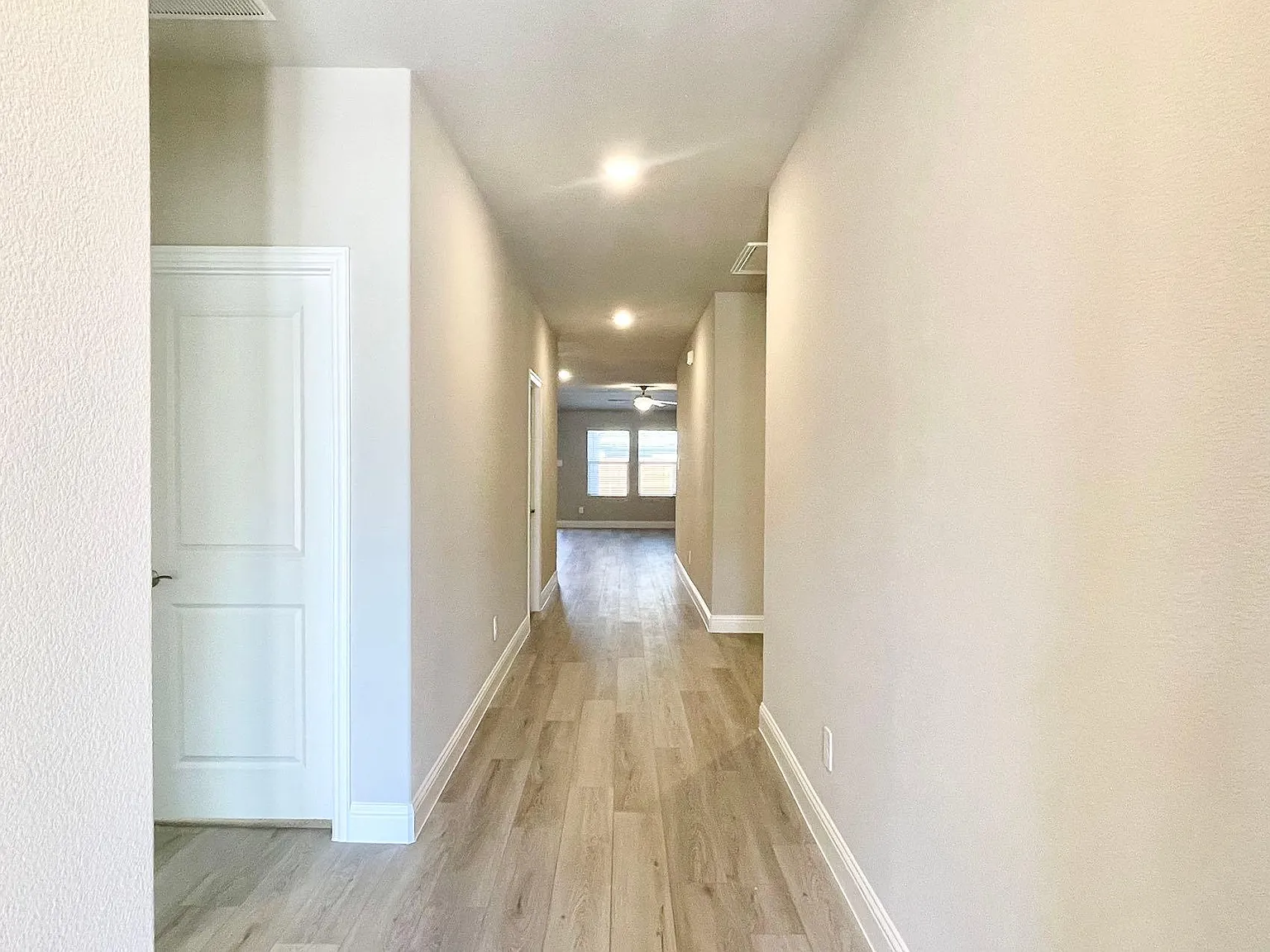 4 bed, 2059 sqft, $2,400 — Photo 2