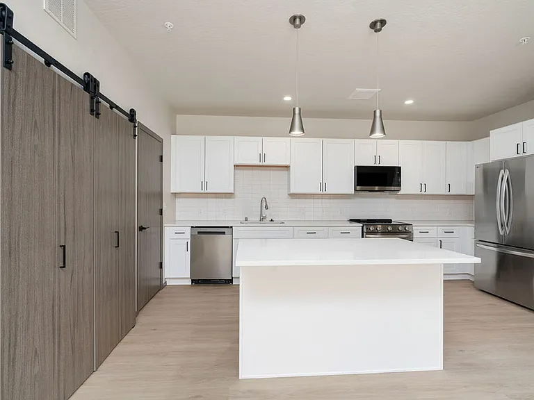 The Vistas Apartments at Beacon Hill — Photo 38