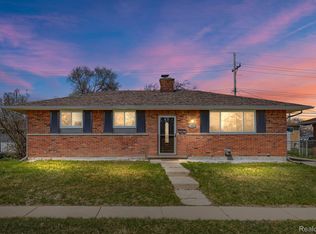 33942 Arrowhead St, Westland, MI 48185