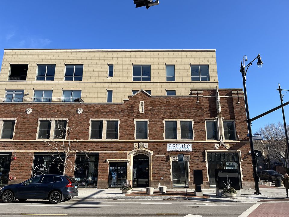 1st image of 3001 N Southport Ave #302