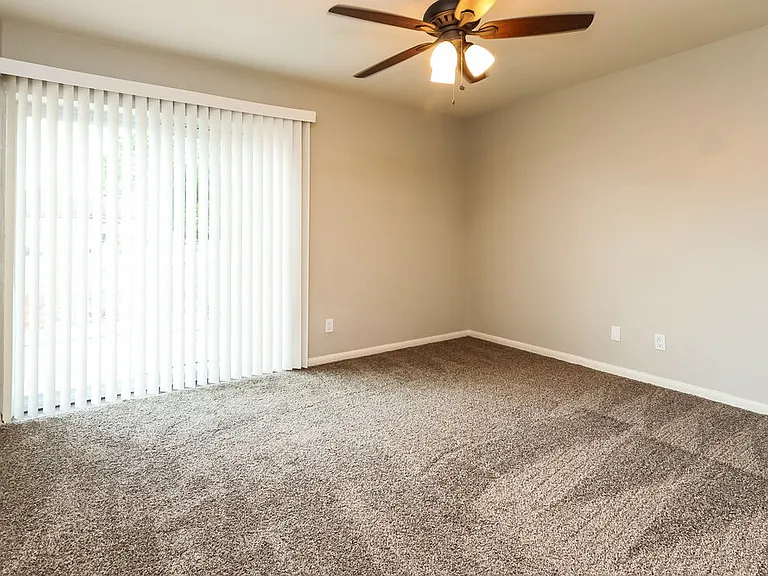 1414 NE Van Loon Ln — Photo 7