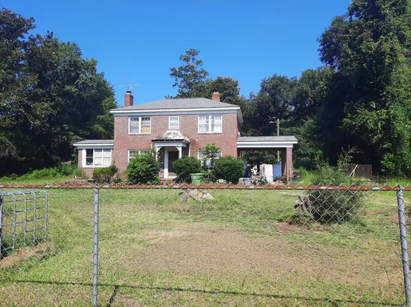 29 Depot St, Salters, SC 29590