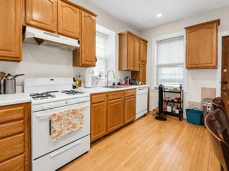 1335 W Melrose St #1F — Photo 4