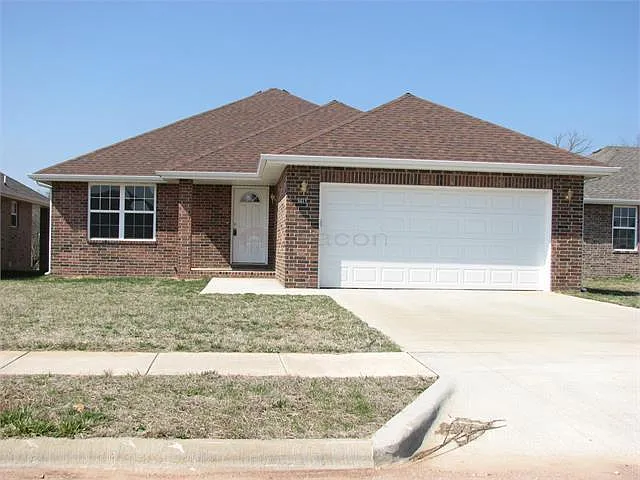 3 bed 2 bath in SE Springfield — Photo 1