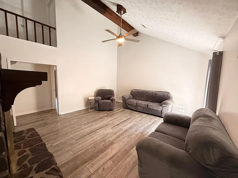 217 Cedar Dr — Photo 3