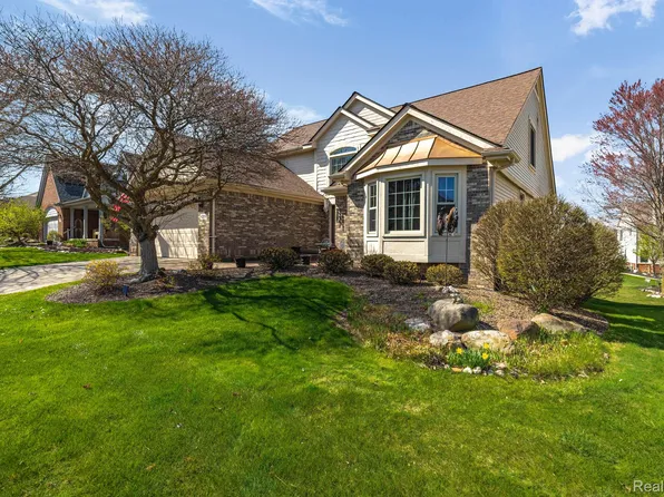 42890 Brookstone Dr, Novi, MI 48377