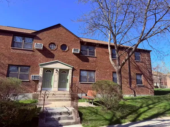 246-15 57 Dr #Upper, Douglaston, NY 11362