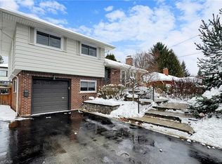 19 Douglas Rd, Hamilton, ON L9G 2E2