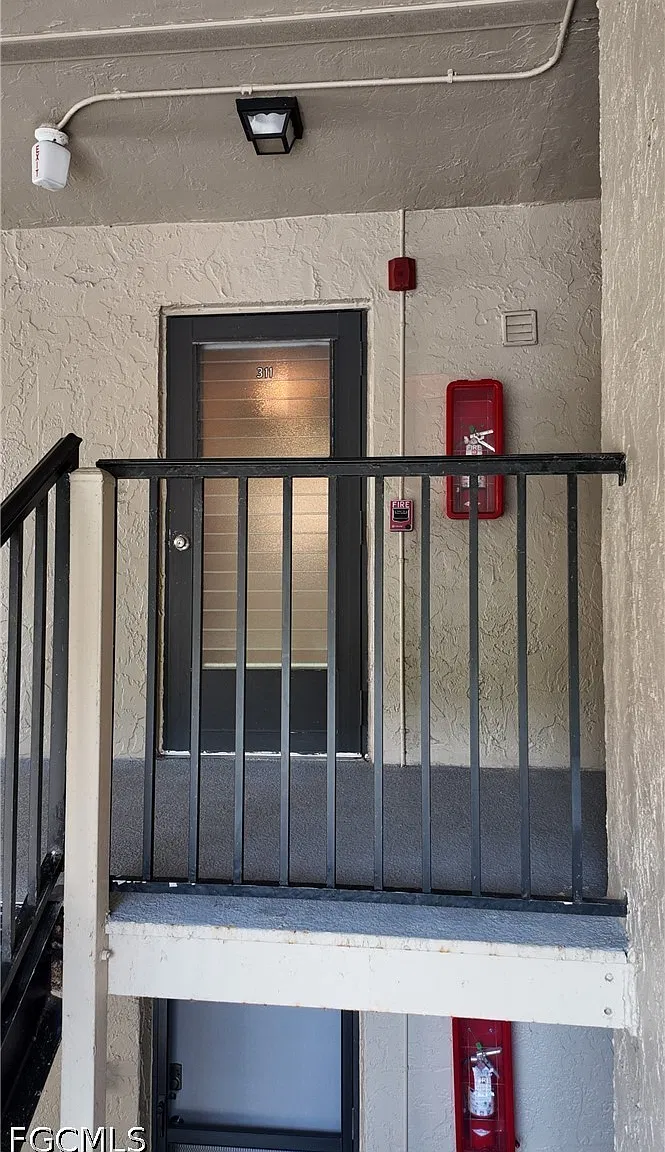 2 bed, 2.0 bath, 1000 sqft, $2,400 — Photo 2