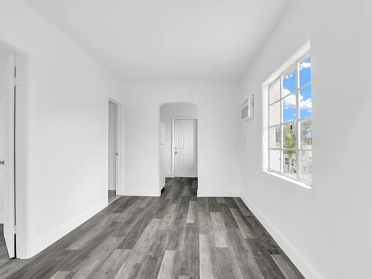 820 N Dixie Hwy #4 — Photo 6