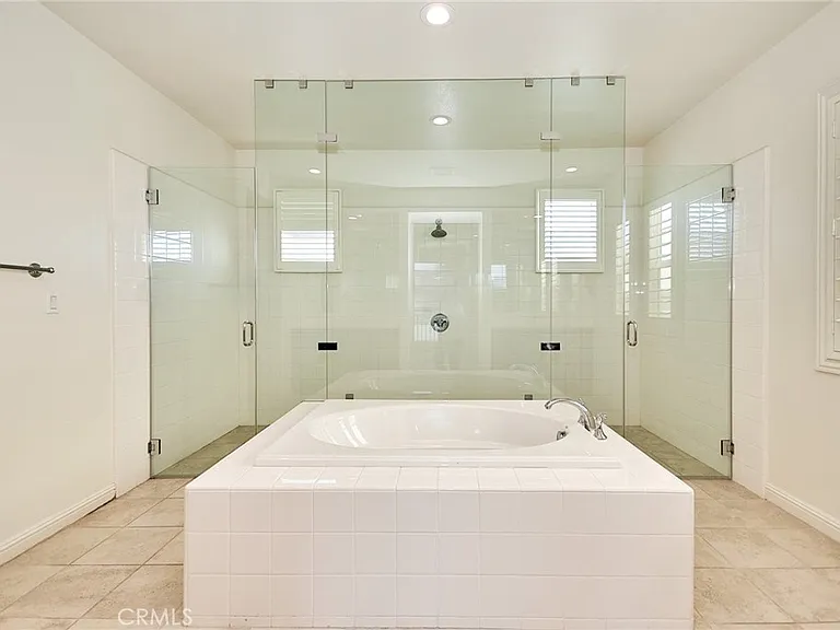 115 Mesa Verde Ln — Photo 42