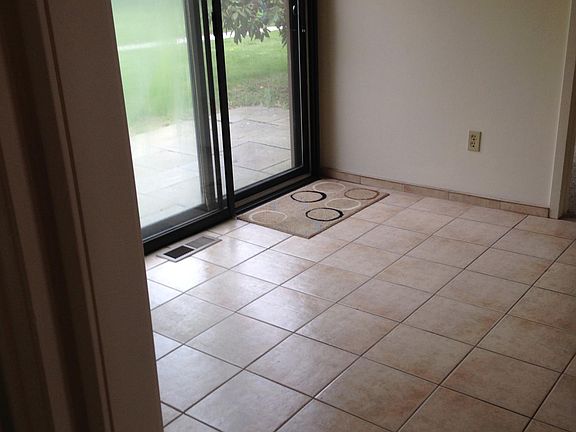 Kitchen- eat-in area