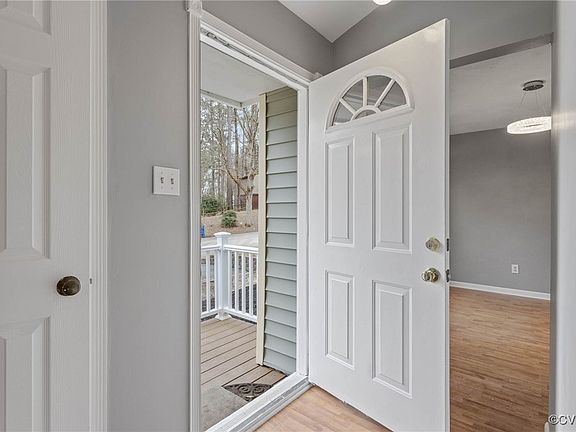 5th image of 912 Arch Hill Dr