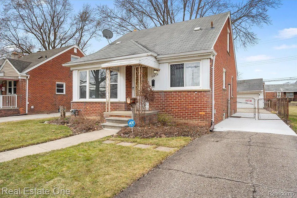 11323 Fenton photo 1