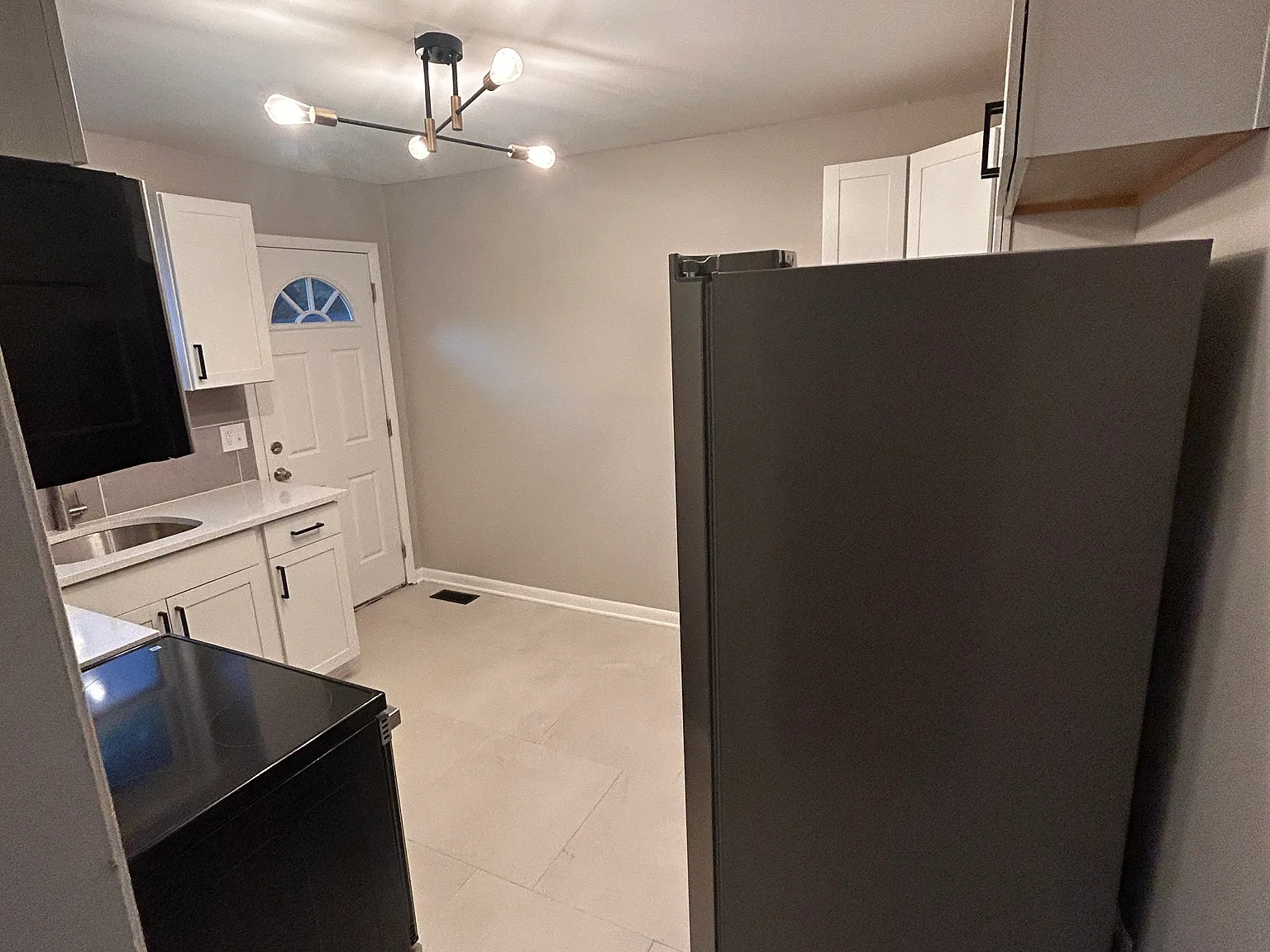 2 bed, 850 sqft, $1,900 — Photo 3