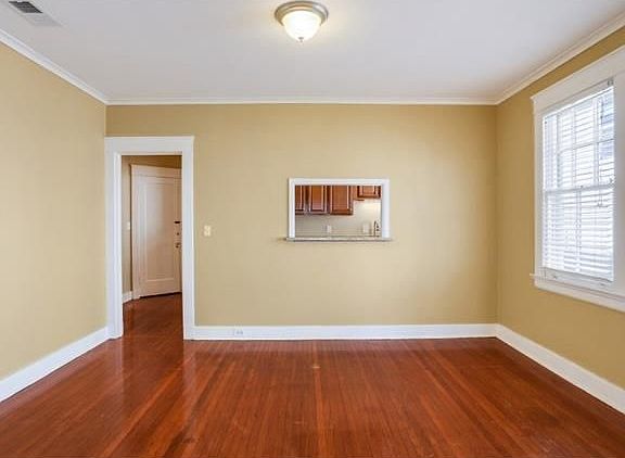 4th image of 5219 Prytania St APT B