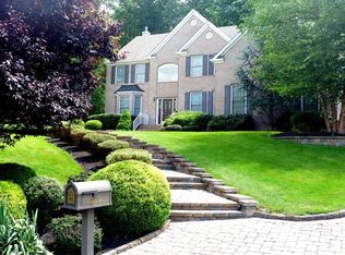 3 Ridge Rd, Green Brook, NJ 08812