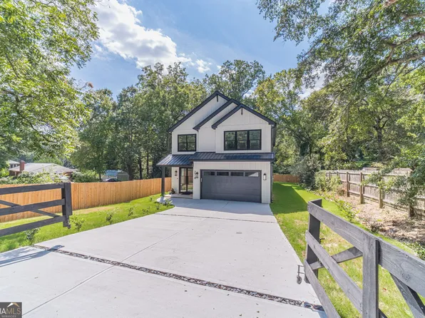 274 White St, Hoschton, GA 30548