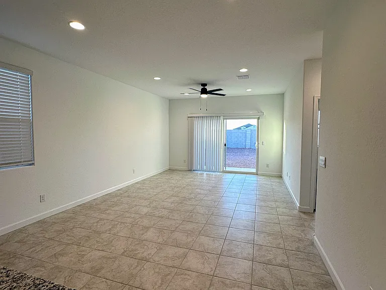 5514 E Rock Bush Ln — Photo 7