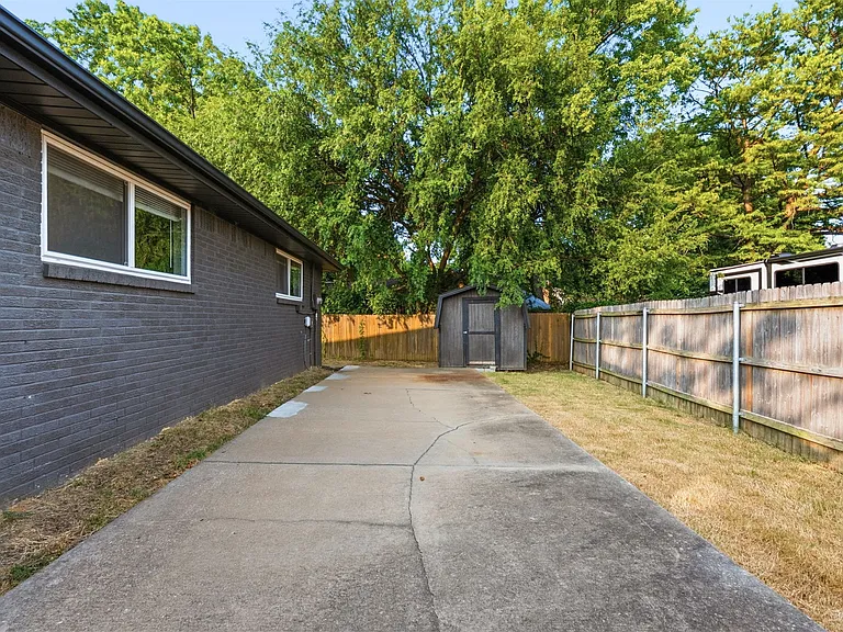 6655 S 67th East Ave — Photo 62