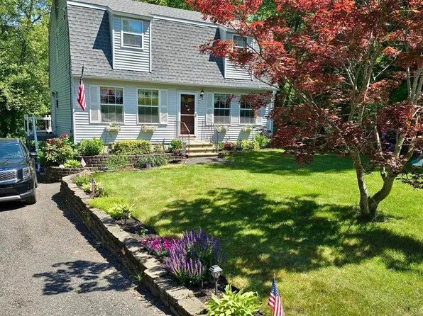 102 Dow Road, Plainfield, CT 06374