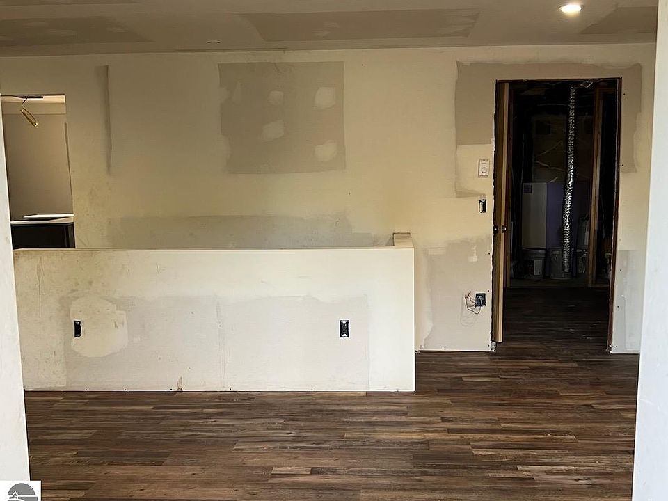 718 Barlow St, Traverse City, MI 49686 Zillow