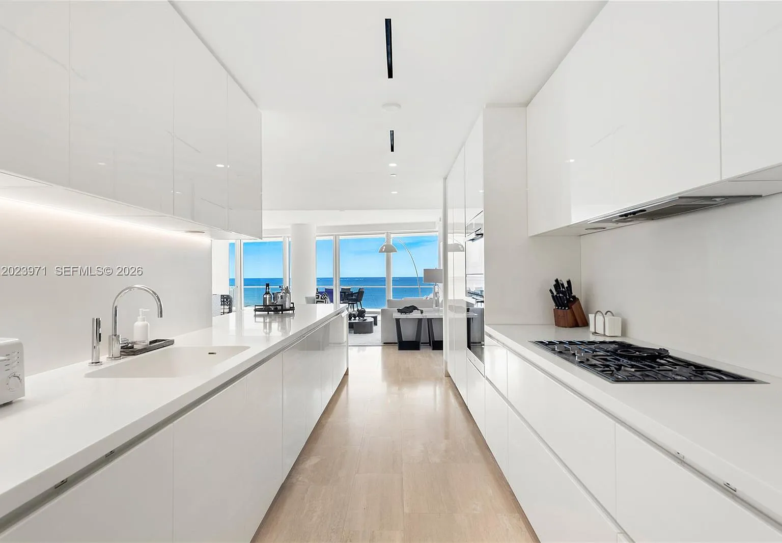 Surf Club Condo — Photo 4