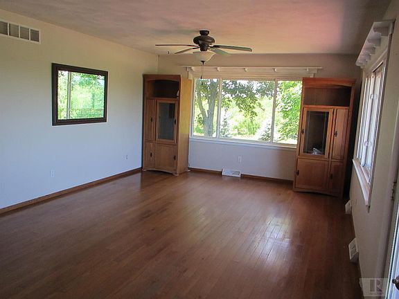 4th image of 2690 Hyacinth Ave